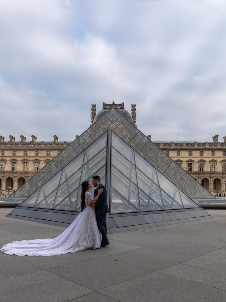 Casal wedding Louvre Paris