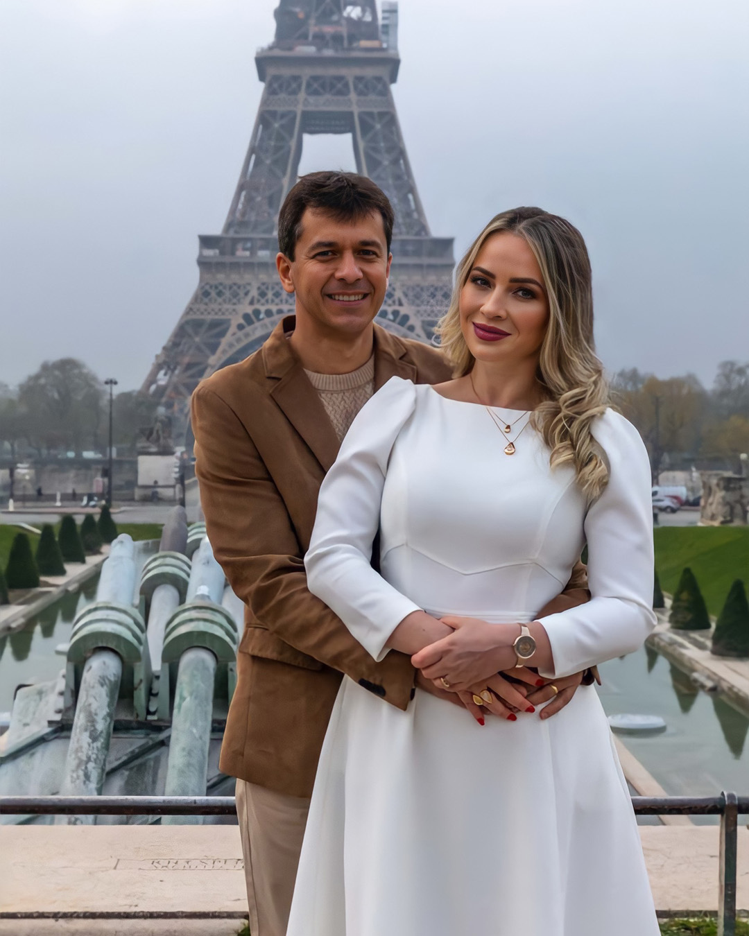 Cerimonia de casamento rm Paris de frente a torre eiffel